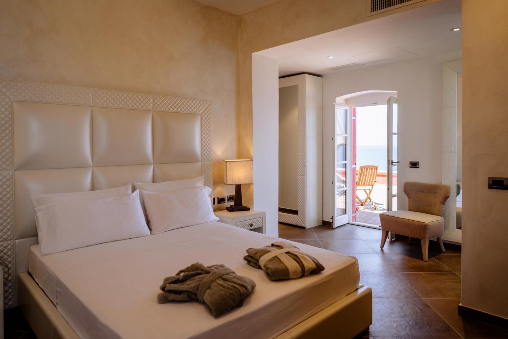 Resort Faro Di Punta Fenaio カンペーゼ エクステリア 写真
