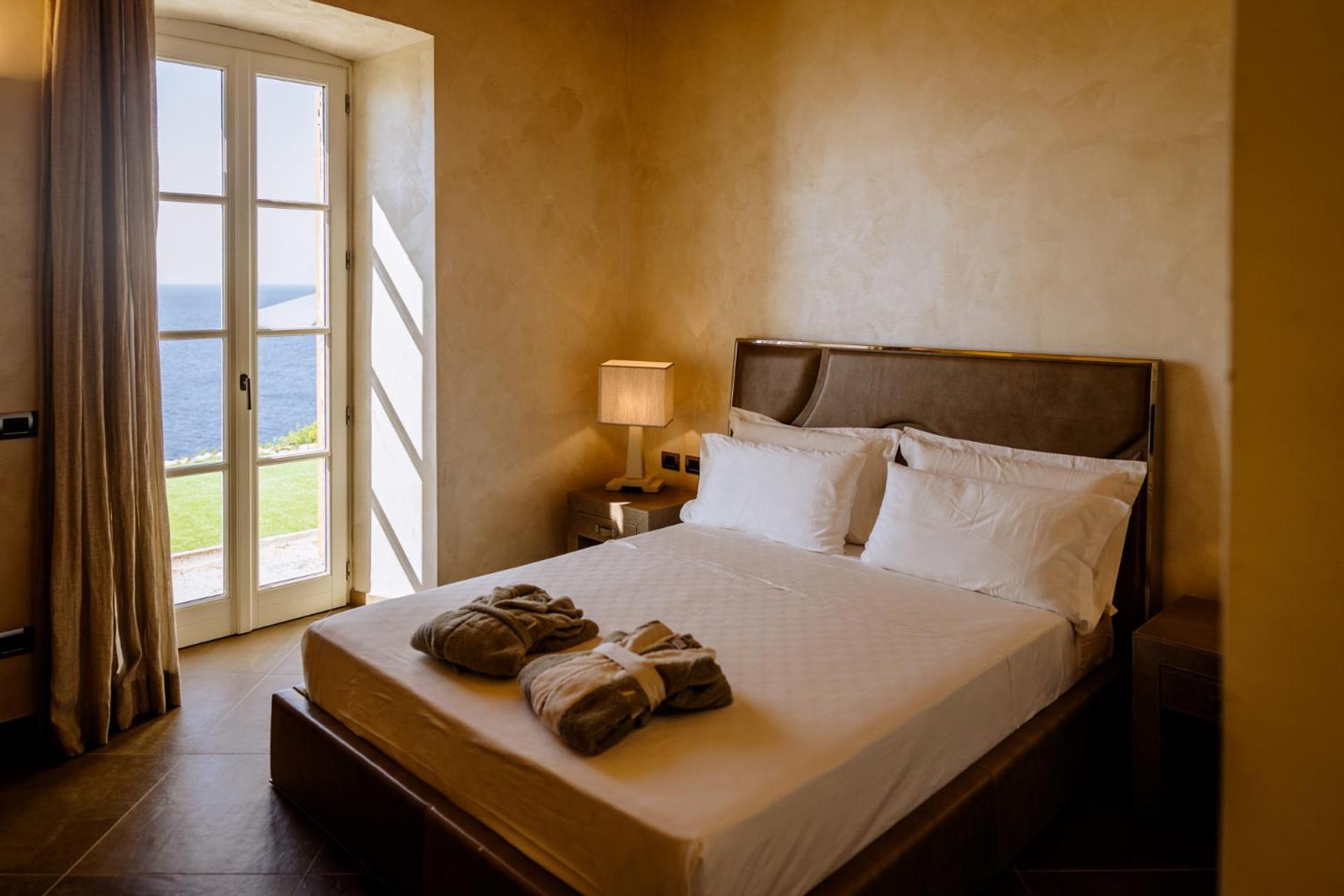 Resort Faro Di Punta Fenaio カンペーゼ エクステリア 写真